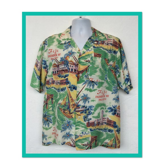 Vintage 1950s rayon Hawaiian shirt. Size large