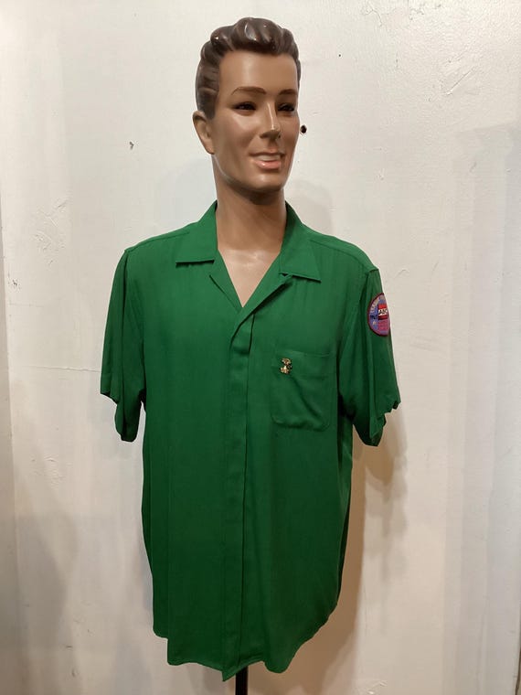 MV110 Vintage 1950's/60's Rayon Bowling Shirt by King Louie. Size