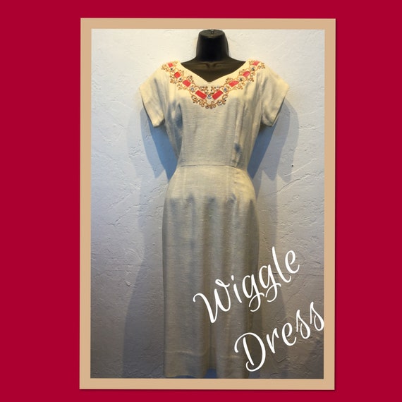 Vintage 1950s wiggle dress with pockets !!!
