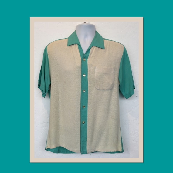 Vintage 1950s two tone panel shirt. Size medium