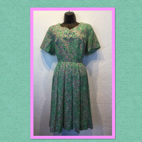 Vintage 1950s printed day dress