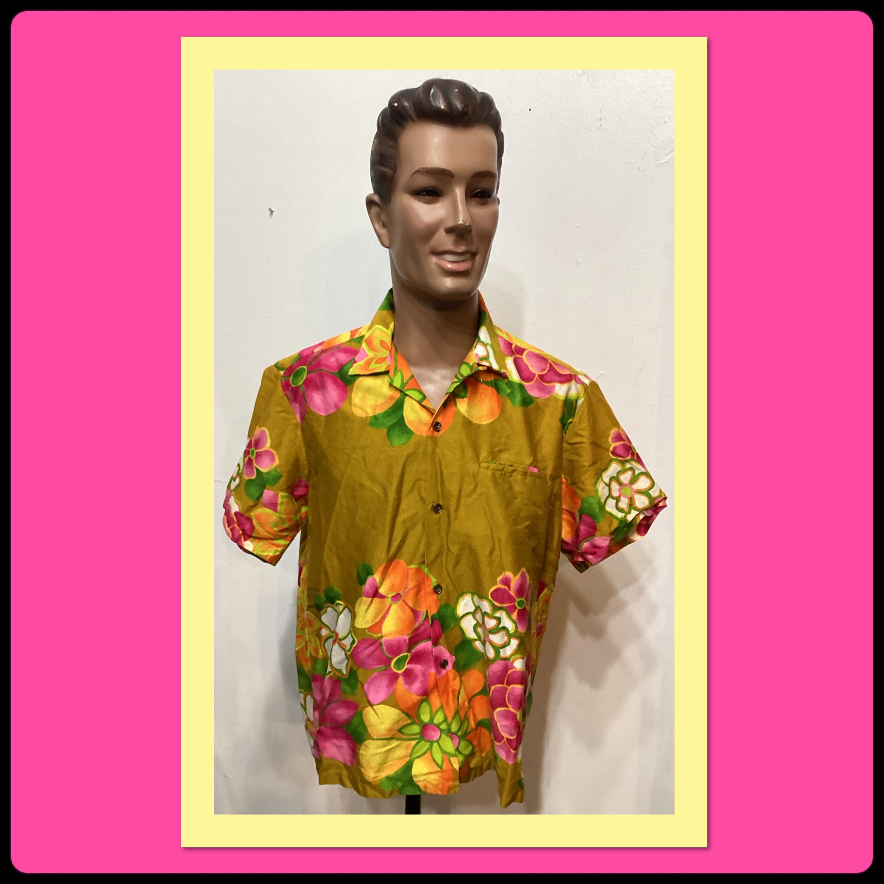 HS028 Vintage 1960's Tiki Hawaiian Shirt by Hoaloha Hawaii. Size