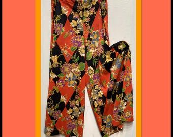 WV028  Vintage 1960's/70's women's polyester floral print wide leg pants by Komar. 36" waist