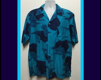 Vintage 1960s/70s cotton tiki Hawaiian shirt by Pomare. Size X large