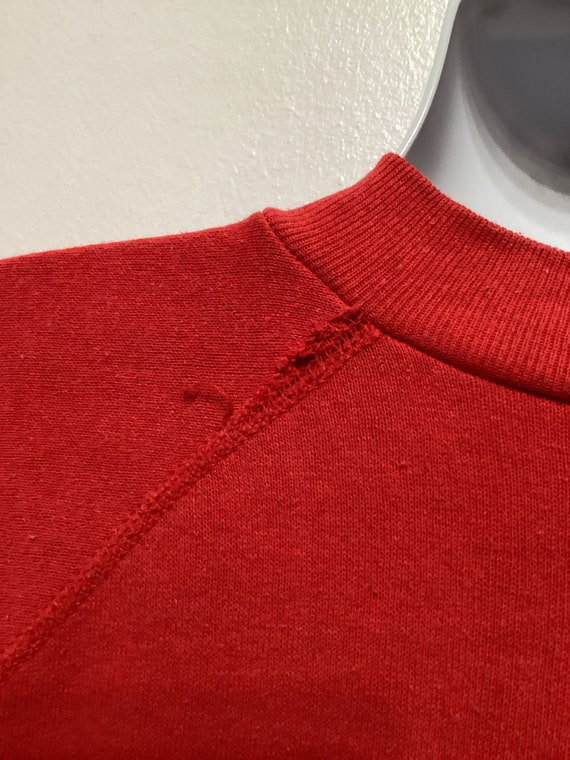 Printed vintage red short sleeve sweatshirt -"Whi… - image 3