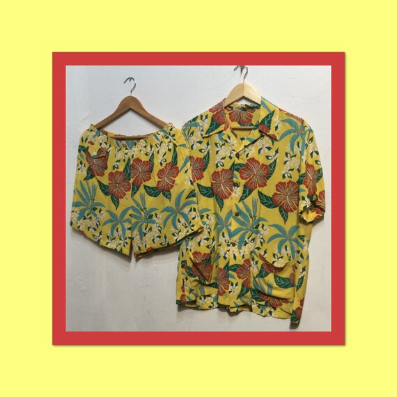 Vintage "RARE" Hawaiian rayon cabana 2 piece set.