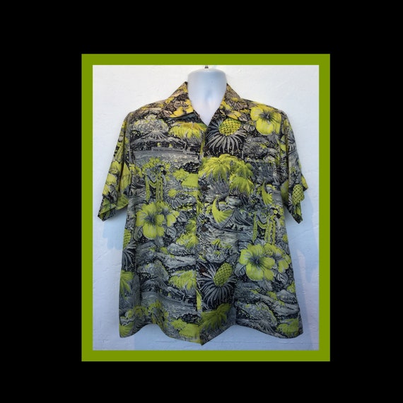 Vintage 1940s silk Hawaiian shirt. Size Large