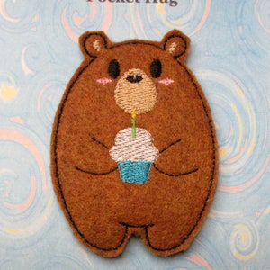 Carte de câlin d’anniversaire d’ours avec jeton d’ours ou carte de câlin de licorne avec carte d’isolation de marionnette à doigts avec gâteau d’anniversaire