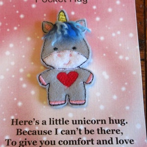 Carte Unicorn Hug avec Unicorn Token Isolation Card Red Hearts TWo Styles