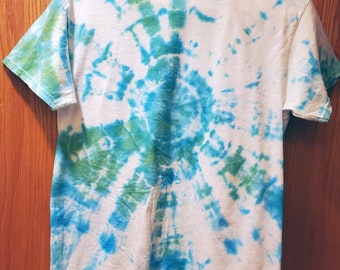 Snow Tie Dyed Short Sleeve Summer Tee Shirts Sizes Medium and Extra Large