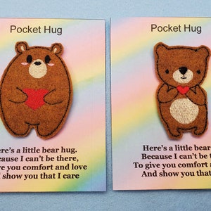Cartes de câlin d'ours avec jeton d'ours Deux styles d'ours ou carte de câlin de licorne avec carte d'isolement de marionnette à doigt avec coeur rouge