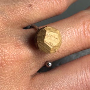 Anillo de Madera con Diamantes - Roble Natural - Anillo Minimalista Ajustable - Wabi Sabi - Joyería Original para Ella