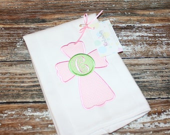 Paño para eructar con forma de cruz, paño para eructar personalizado para niña, paño para eructar para bautismo, paño para eructar rosa, regalo para niña bebé