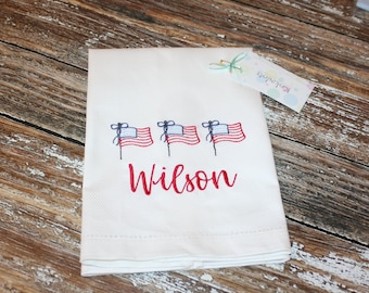 Toalla con tres banderas, toalla del 4 de julio, toalla navideña, toalla de mano americana, toalla de invitados bordada, toalla con monograma