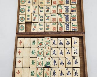 1920年代のアンティーク彫刻が施された鳥の木製麻雀セット、木箱、143