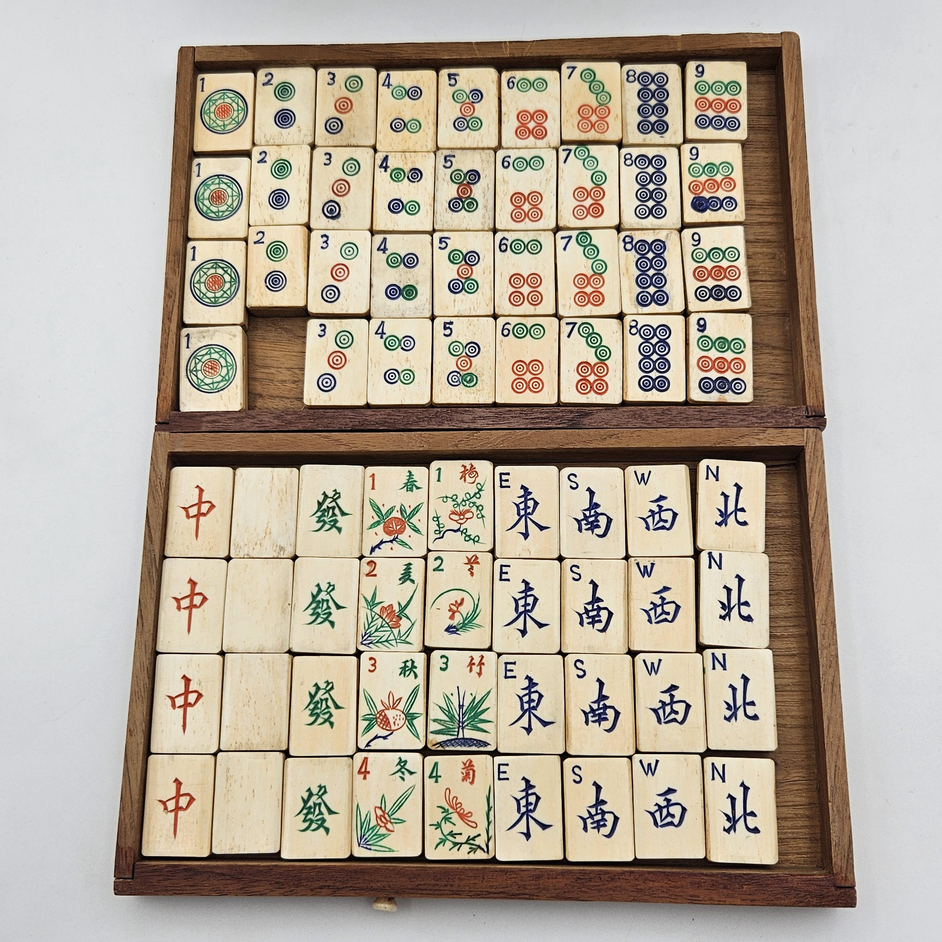 1920年代のアンティーク彫刻が施された鳥の木製麻雀セット、木箱、143