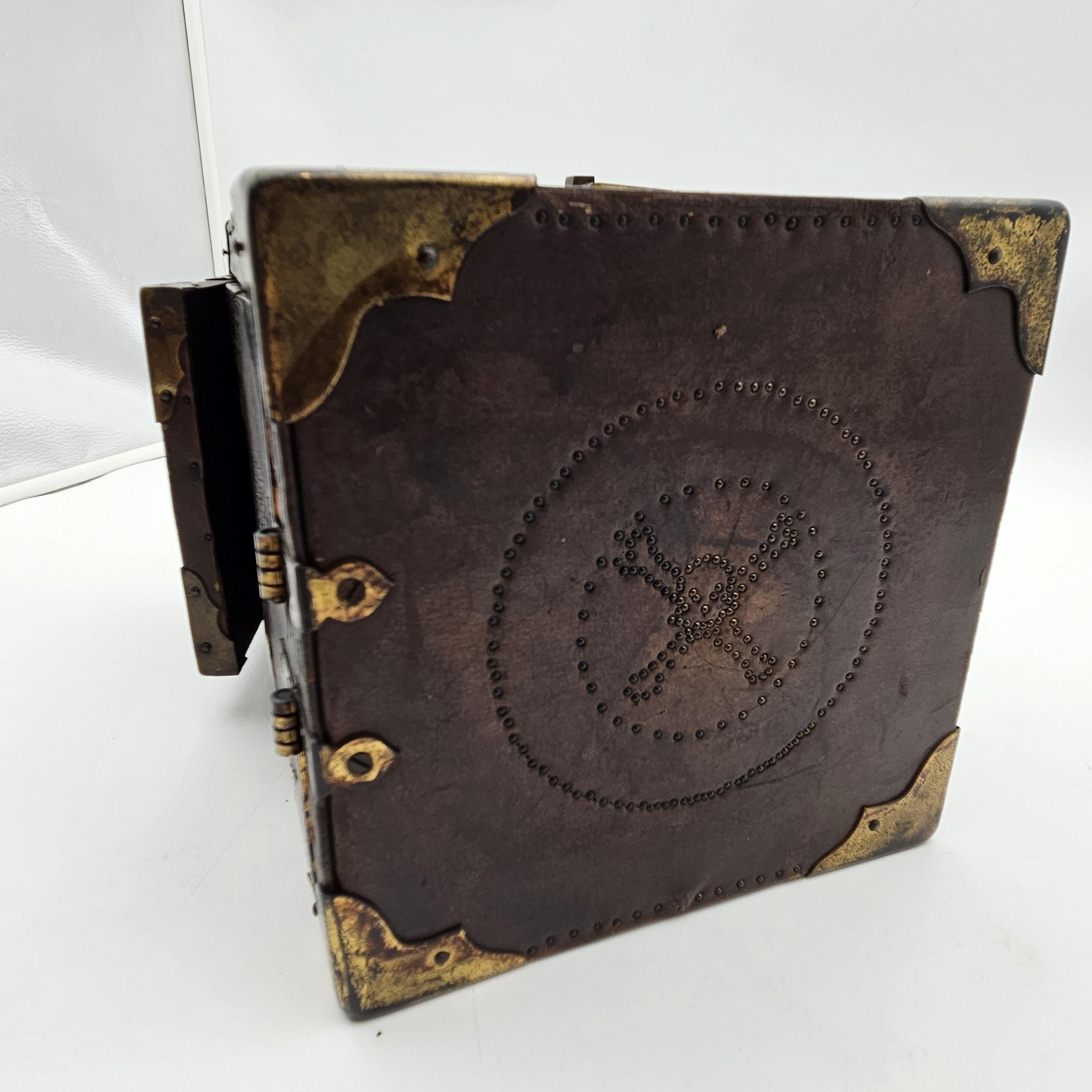 珍しい手作り？1920 年代のアンティーク麻雀セット。革張りの木箱、骨