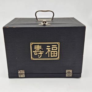 Antieke zwarte houten Mah Jong-set uit de jaren 1920. Complete tegels van been en bamboe, gegradueerde lengtetellers, 3 windschijven, verdubbelingskaart