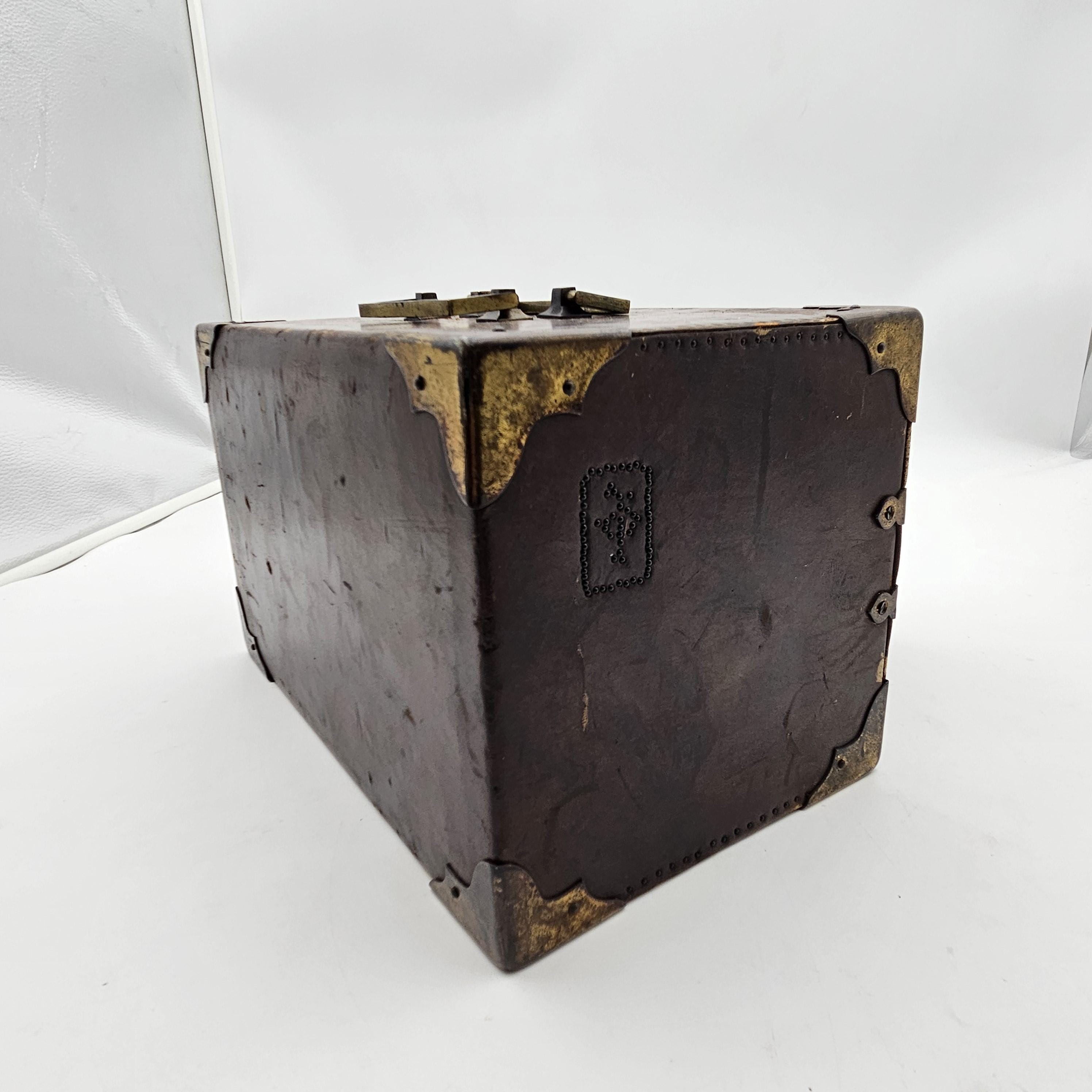 珍しい手作り？1920 年代のアンティーク麻雀セット。革張りの木箱、骨