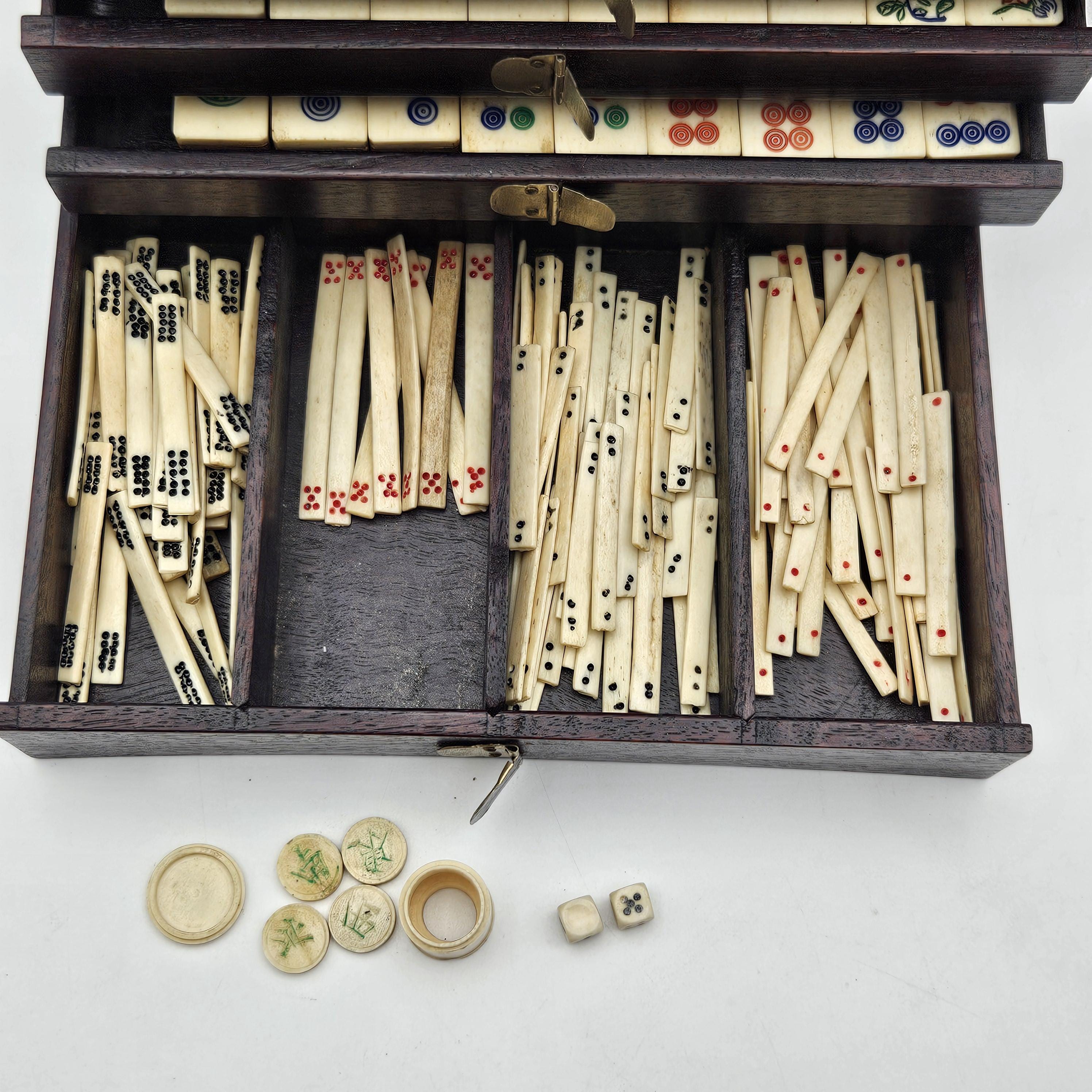 アンティークペイントのキャラクター付き 1920年代の木製麻雀