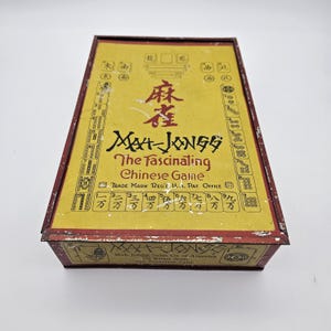 Rare Metal Box 1923 Mah Jong Set Bamboo Tiles (some damaged), 3 Wind Discs, 2 Dice, Graduated Bone Counters.