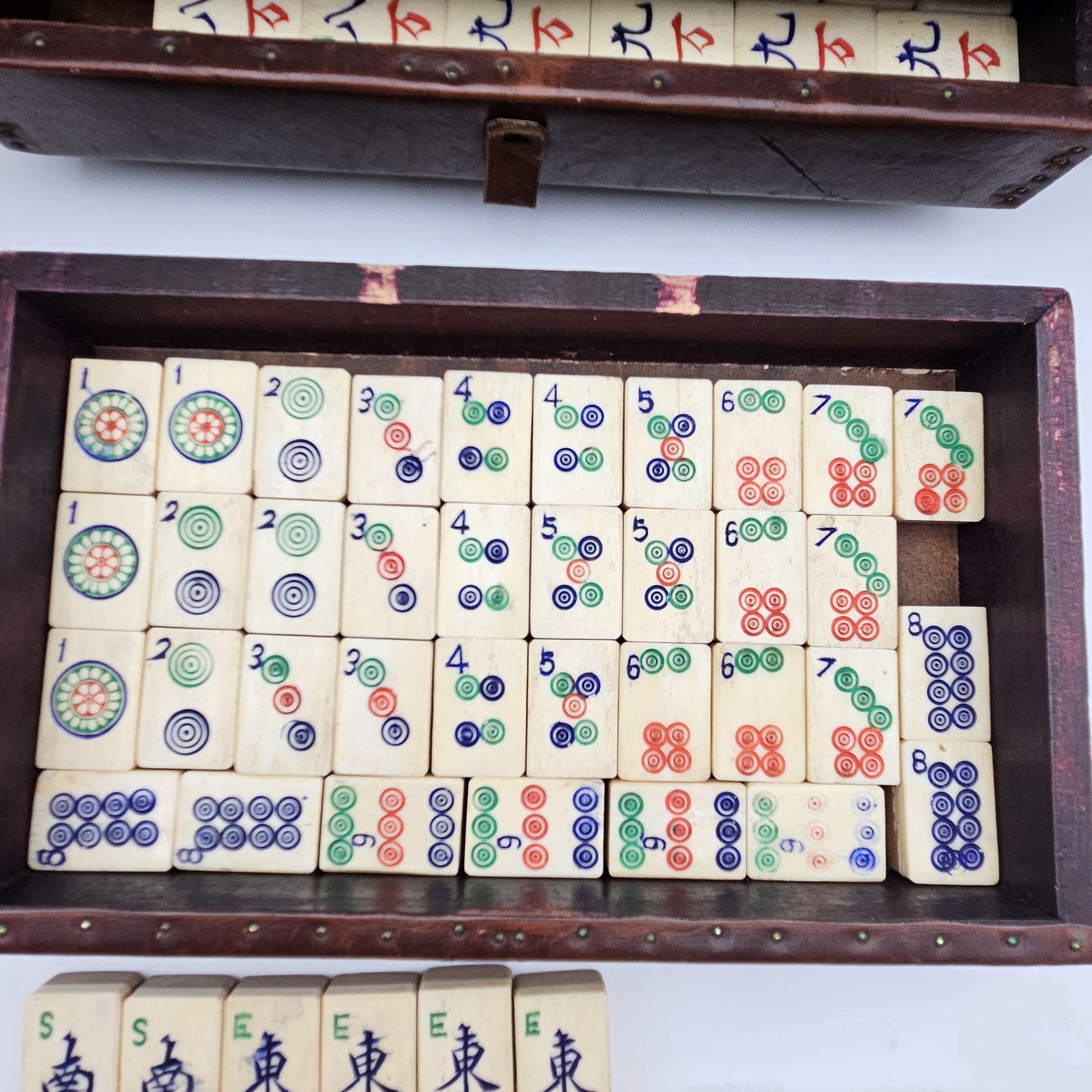 珍しい手作り？1920 年代のアンティーク麻雀セット。革張りの木箱、骨