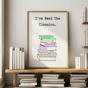Puede incluir: Una impresión enmarcada con el texto "I've Read The Classics..." y una pila de libros con los títulos "ACOMAF", "Fourth Wing", "ORABIT", "Powerless", "Cruel Prince" y "Kingdom of Ash".