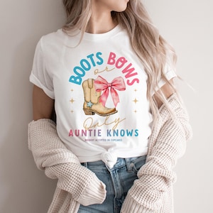 T-shirt Boots or Bow Only Auntie Knows, BELLA+CANVAS® Gender Reveal-shirt, top familiereünie, cadeau zwangerschapsaankondiging, outfit babyshower