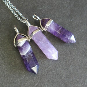 Collier pointe d'améthyste : pendentif quartz violet lavande, collier bijoux bohème en cristal Darker Purple