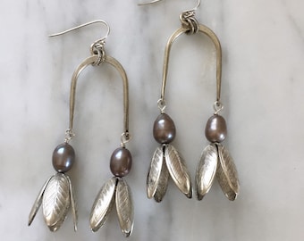 Twinflower earrings with Freshwater Pearls / Silver version