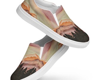 Damcanvasskor - Slip-on-skor med akvarellmotiv och bergsmålning - flerfärgade