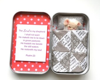 Tiny Tin Bedroom ~ The Lord is My Shepherd (Gray x White Quilt)