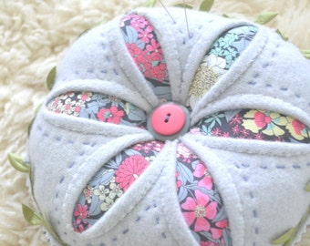 Winter Daisy ~ pincushion PDF pattern