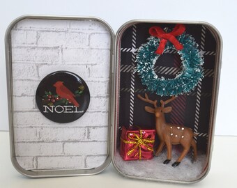 Tiny Tin Christmas Room ~ Black Wall Paper + Wreath