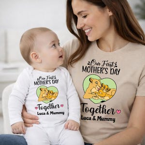 初めての母の日にぴったりのパーソナライズされたTシャツ / ママと赤ちゃんへの面白いギフト「ママと私」Tシャツ / 初めての母の日の記念品 / ベビーボディスーツ