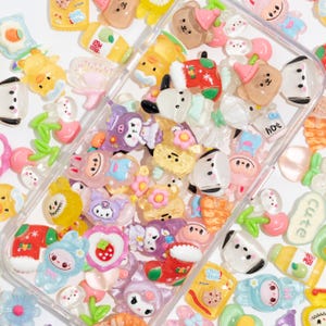 100 pezzi di ciondoli Decoden in resina Kawaii assortiti per custodie per cellulari fai da te, cabochon piatti