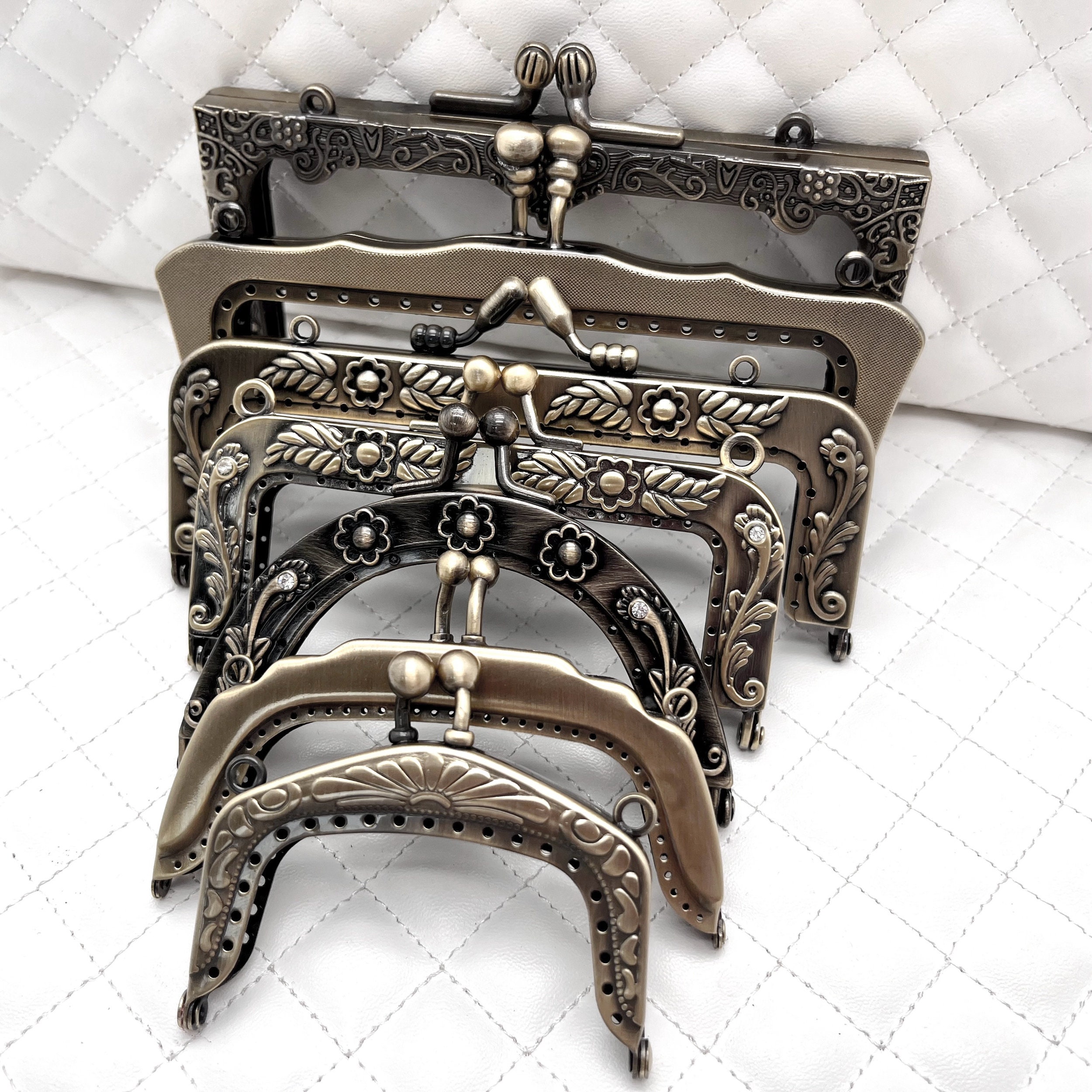 Wholesale PandaHall 4 Pieces 4 Colors 4.5 Inch Purse Frame Straight Kiss Clasp  Lock Iron Coin Purse Clasps Bag Clasp Lock Frame with Comfortable Grip for  Bag Leather DIY Craft Making - Pandahall.com