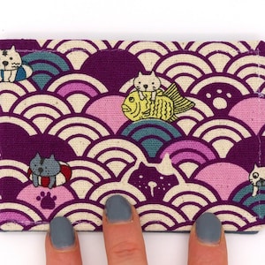 Porte-cartes Oyster, porte-cartes de bus, porte-cartes de voyage, porte-cartes. Imprimé vague violet et rose et chat . Porte-cartes Oyster.