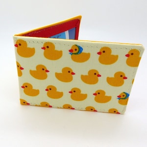 Austernkartenhalter, Buspasshalter, Reisekartenhalter, Kartenbrieftasche. Geldbeutel mit Gummi Enten Motiv. Austern Kartenetui, Kreditkartenetui