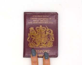 Oyster card holder, bus pass holder, travel card holder, wallet. UK Passport print . Card wallet, Oyster card wallet, credit card holder.