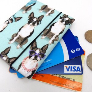Kaartenmapje in drieën. Oysterkaarthouder, buspashouder, reiskaarthouder, creditcardportemonnee. Portemonnee met Franse stierenhondprint. Portemonnee voor 3 kaarten.
