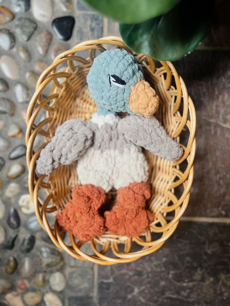 Manta de pato real, manta de bebé, decoración de guardería de animales de granja, animal para acurrucarse, manta de pato anudada, regalo de baby shower imagen 3