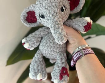 Elefante de peluche bebé / Elefante de peluche inspirado en Big Al / Decoración infantil de Alabama / Juguete de elefante de ganchillo hecho a mano / Regalo para baby shower