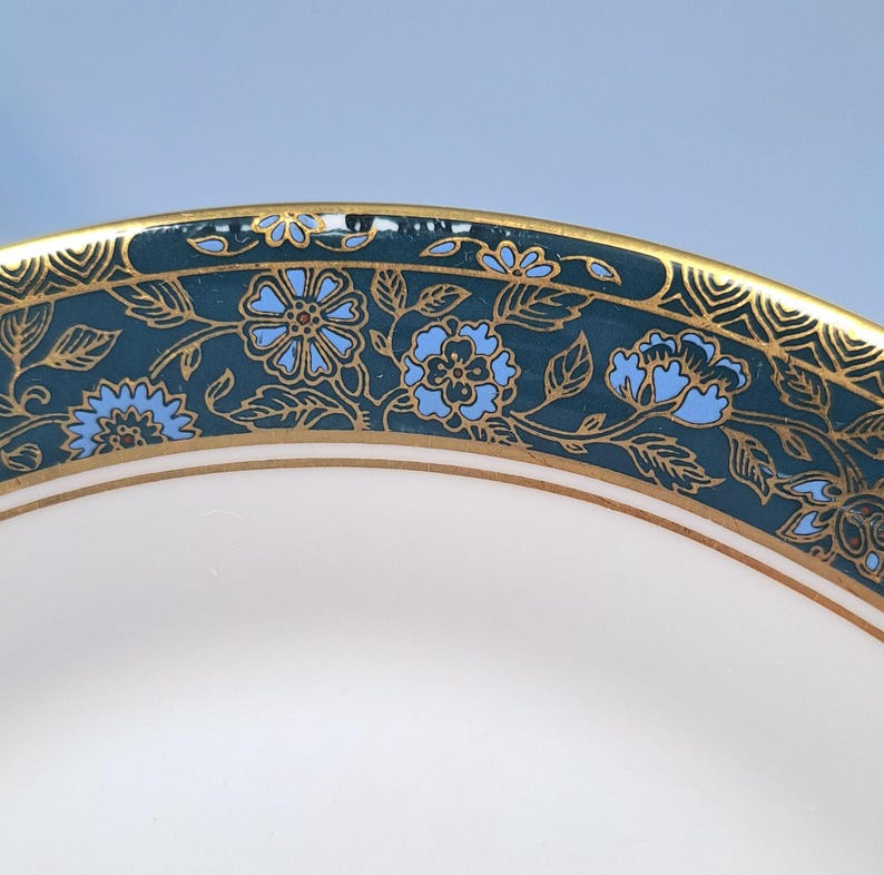 Royal Doulton Carlyle Side Plate, H5018, 17 cm/ 6.7 in English Bone China Light Rim Scratch