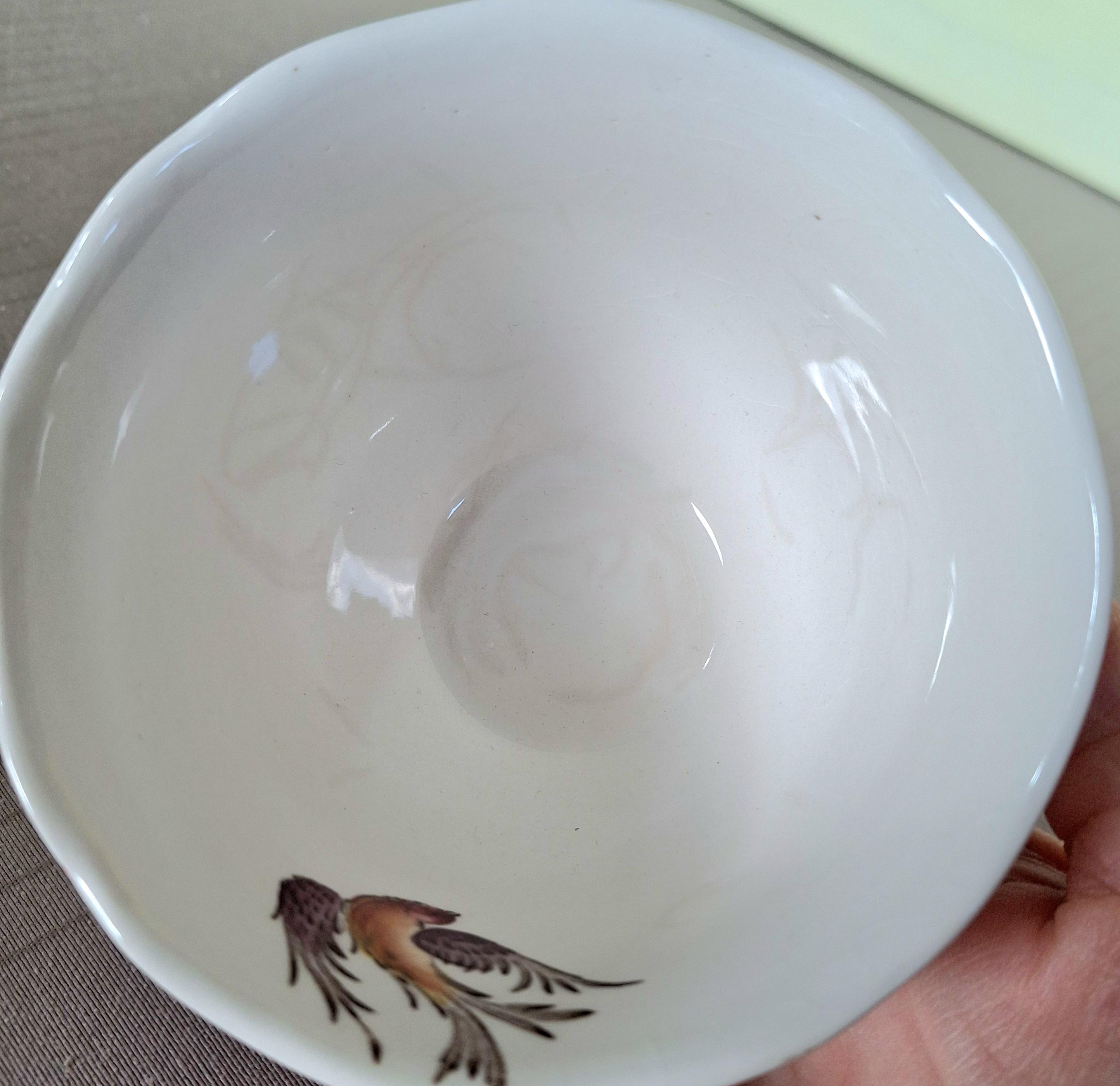 Royal Doulton Hampshire Tea trio and 3 Plates, Bone China England Vintage. — image 5