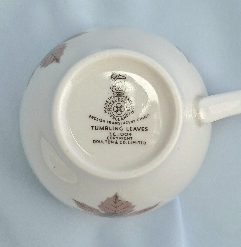 Vintage Royal Doulton Tumbling Leaves Kaffee-Set, Bone China, England. 19teilig Bild 10