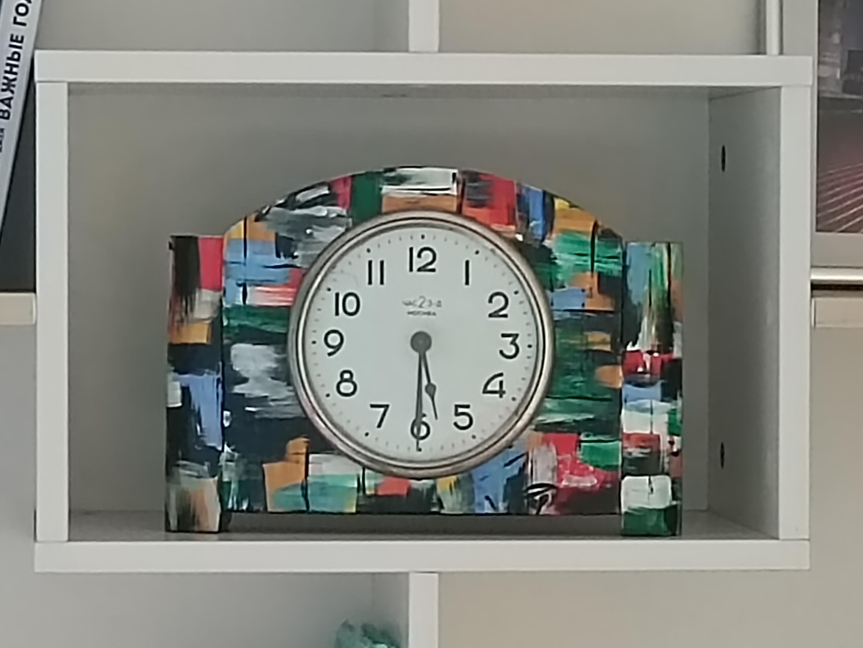 Desk Clock Moscow Soviet USSR Upcycled Vintage 50s. Mechanical Wooden Mantel Clock — image 5