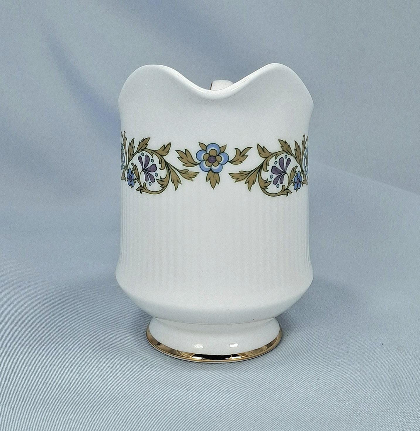 Vintage Tea Set Paragon Pandora, Fine Bone China, Floral & Gold Gilded — image 10