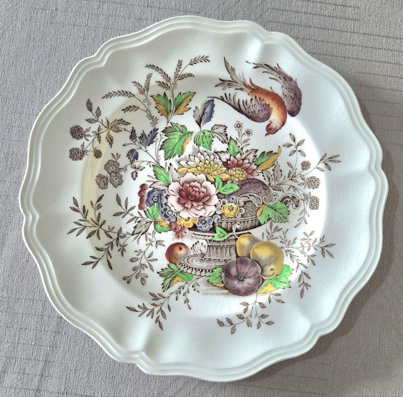 Royal Doulton Hampshire Tea trio and 3 Plates, Bone China England Vintage. — image 9