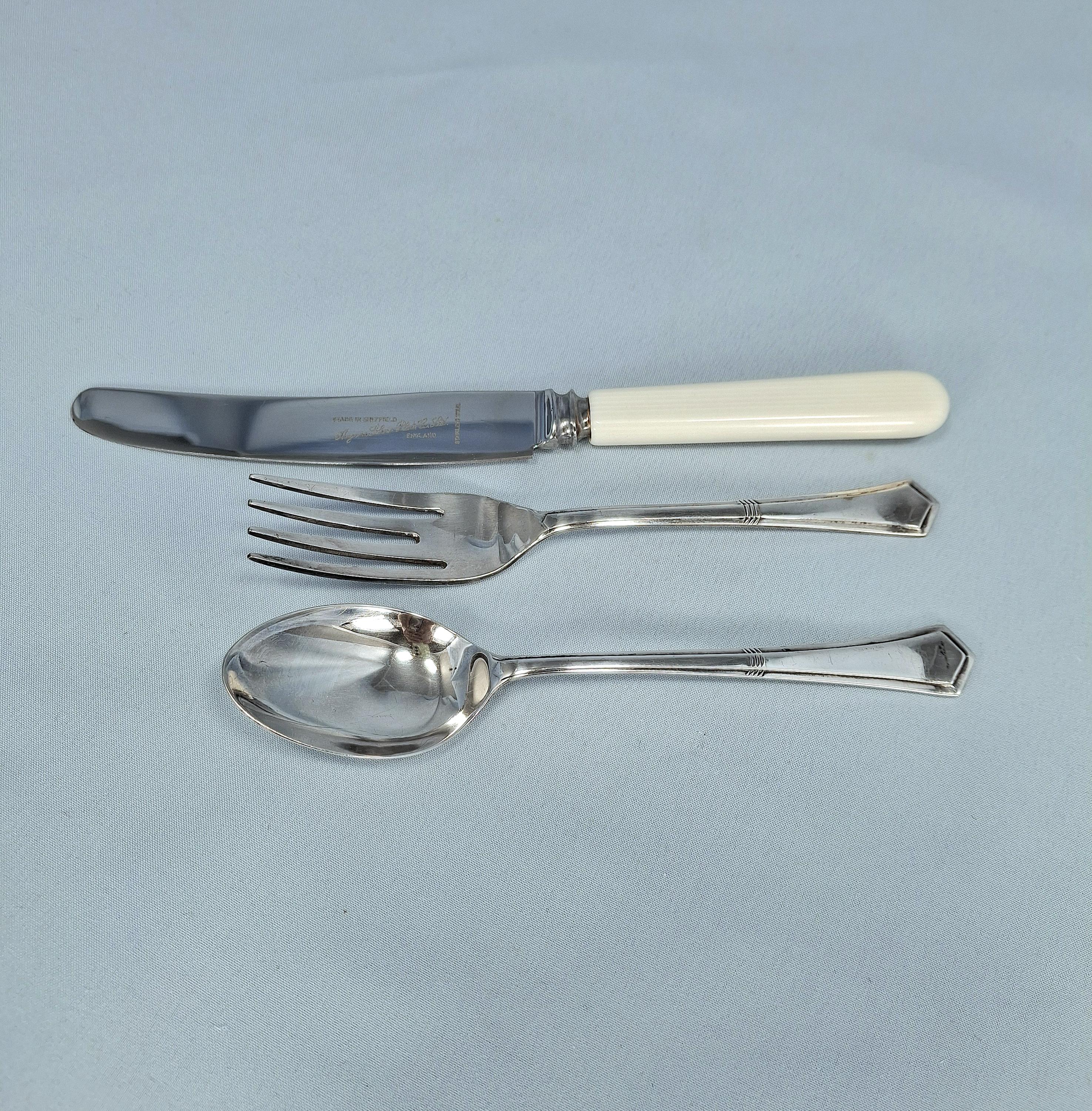 Antique Child's/baby cutlery set EPNS Silver Plated With Original Case — image 4